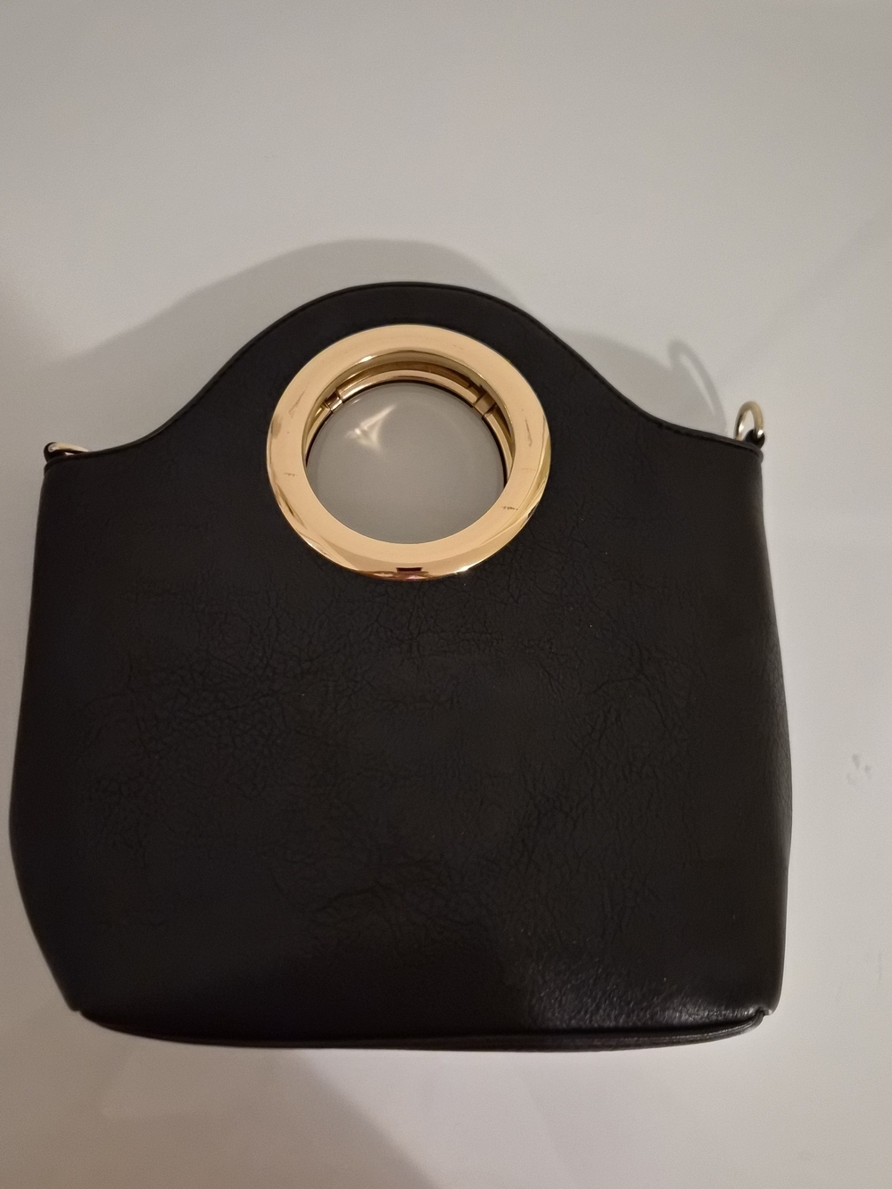 Elegant Black Shoulder Bag with Gold Ring Detail - Picture 4 of 8